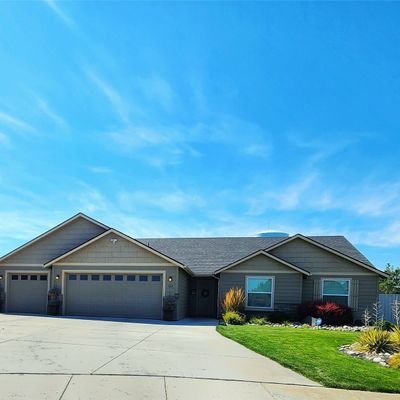 1323 E Polk Ct, Moses Lake, WA 98837