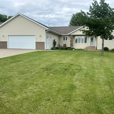 1135 Schaap Dr, Worthington, MN 56187