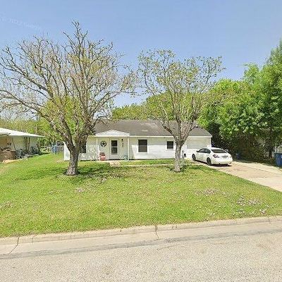 117 Massanet St, Port Lavaca, TX 77979