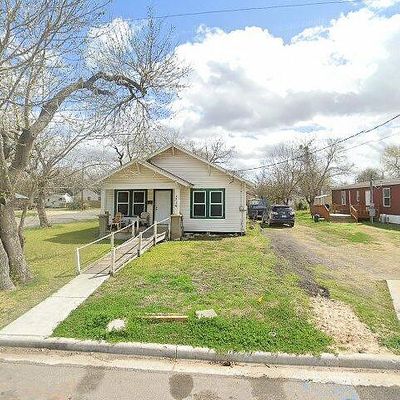 1710 N Cameron St, Victoria, TX 77901