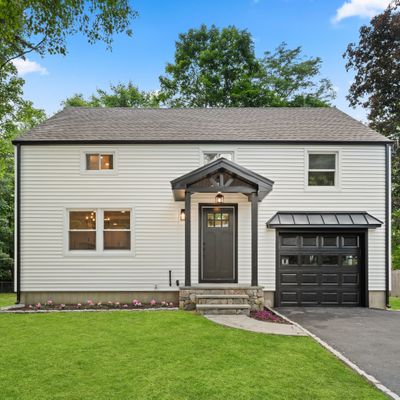 15 Lynn Ct, Darien, CT 06820