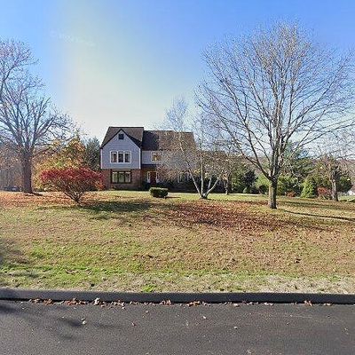 2 Phoebee Ln, Brookfield, CT 06804