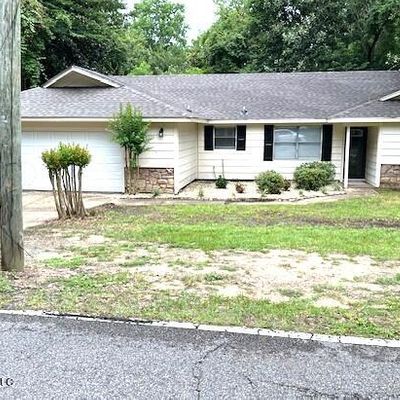 205 Halstead Rd, Ocean Springs, MS 39564