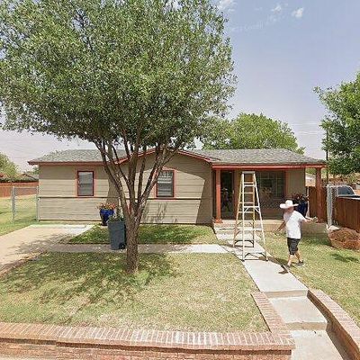 2105 Ash Ave, Lubbock, TX 79404