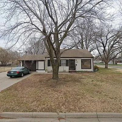 1902 James St, Hutchinson, KS 67502