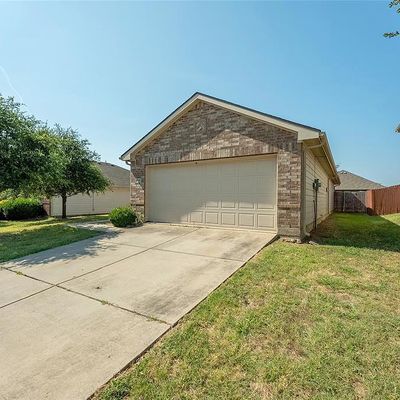 1914 Harbor Lights Dr, Grand Prairie, TX 75051