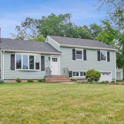 24 Apple Tree Ln, Morris Plains, NJ 07950