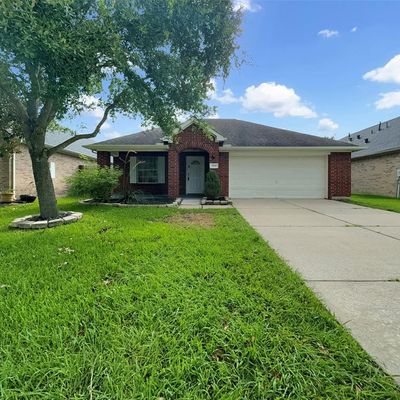 309 Glade Bridge Ln, Dickinson, TX 77539