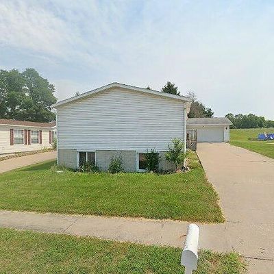 3108 Peartree Ln, Muscatine, IA 52761