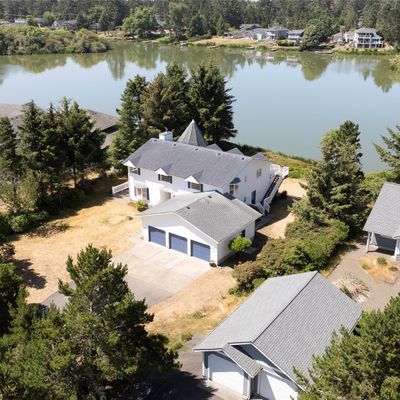 377 Eagle Nest Ct Se, Ocean Shores, WA 98569