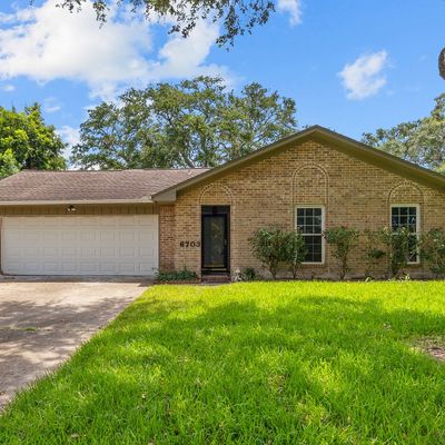 6703 Pecanwood St, Hitchcock, TX 77563