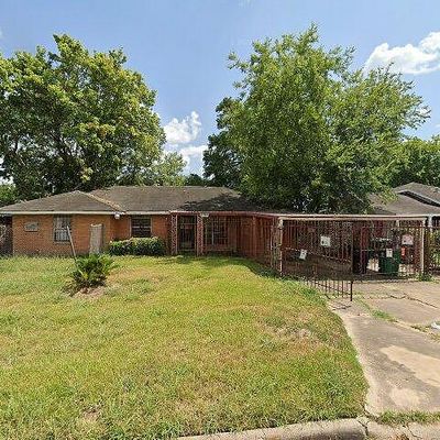 5766 Peacock St, Houston, TX 77033