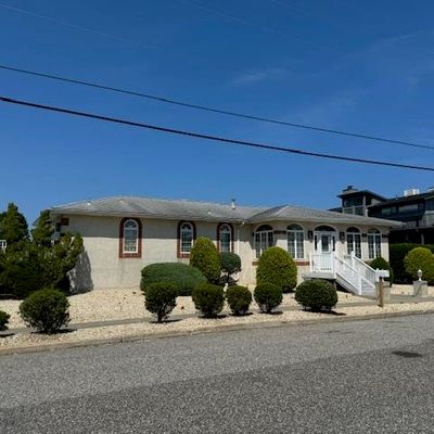 585 7 Th St, Avalon, NJ 08202