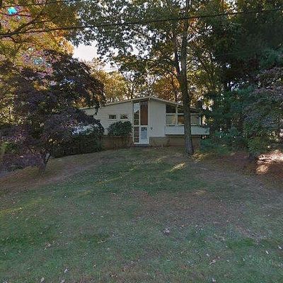 8 Colonial Dr, Green Brook, NJ 08812