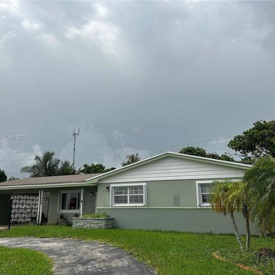 851 Nw 203 Rd St, Miami, FL 33169