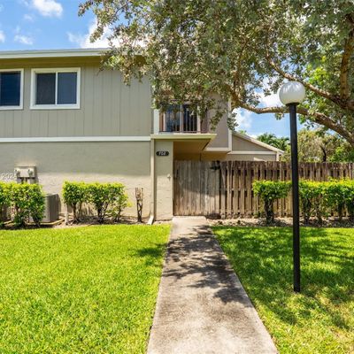 702 Commodore Dr, Plantation, FL 33325