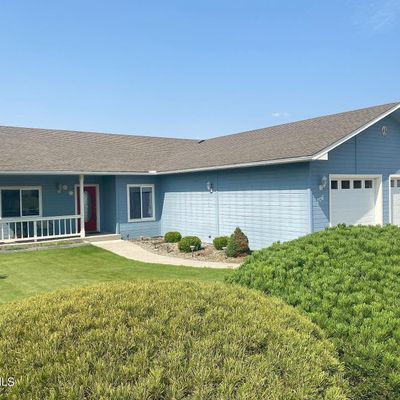 706 Tumac Dr, Yakima, WA 98901