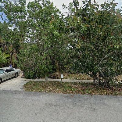 712 Sunset Dr, Lake Worth Beach, FL 33461