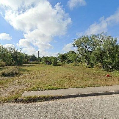 721 E D Ave, Kingsville, TX 78363