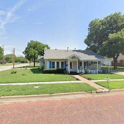 908 W Elm St, Olney, TX 76374