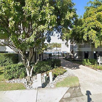 9103 Vanderbilt Dr #208, Naples, FL 34108