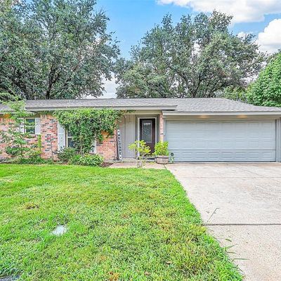 1104 S Thornbush Cir, Arlington, TX 76013