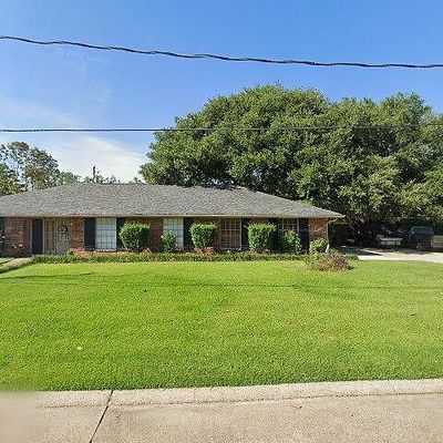 113 Lake Park Dr, Belle Chasse, LA 70037