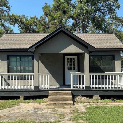 136 Dodge St, Clute, TX 77531