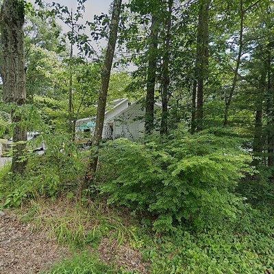 130 Tanbark Ln, Tannersville, PA 18372