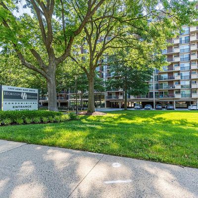 1300 Army Navy Dr #317, Arlington, VA 22202