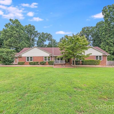 1301 Huckleberry Dr, Lincolnton, NC 28092