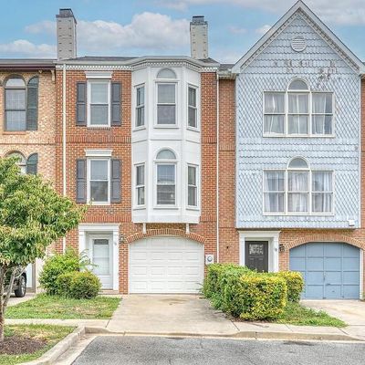 16 Victoria Sq, Frederick, MD 21702