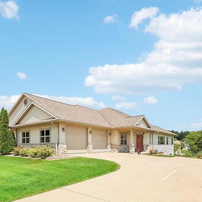 1601 Manassas Dr, Baraboo, WI 53913