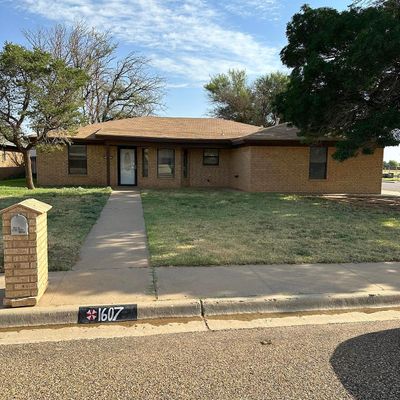 1607 E Brandee Ln, Brownfield, TX 79316