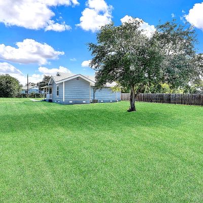 217 S Esplanade St, Karnes City, TX 78118