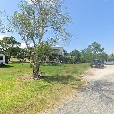 233 Lakeview Dr, Rockport, TX 78382