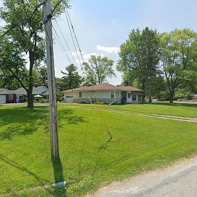 2 Lakeview Dr, Belleville, IL 62223