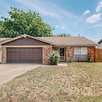 2430 Lakeshore Dr, Grand Prairie, TX 75051