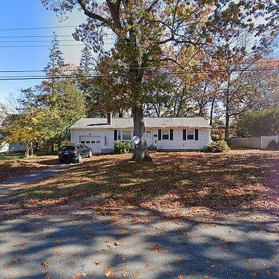 25 Heather Ln, Windsor Locks, CT 06096