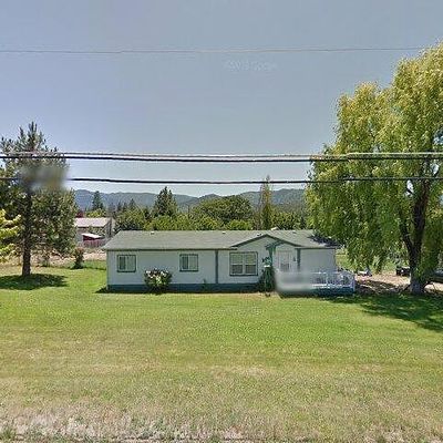 302 Rolling Hills Dr, Yreka, CA 96097