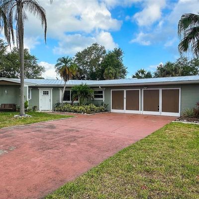 32 Bay Ave, Osprey, FL 34229