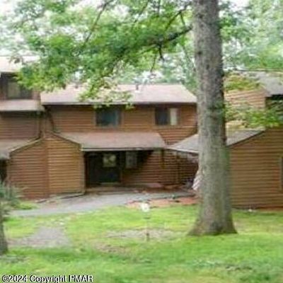 320 Crewe Ct, Bushkill, PA 18324