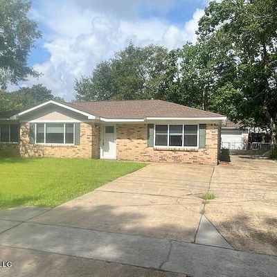 428 Hanley Rd, Ocean Springs, MS 39564