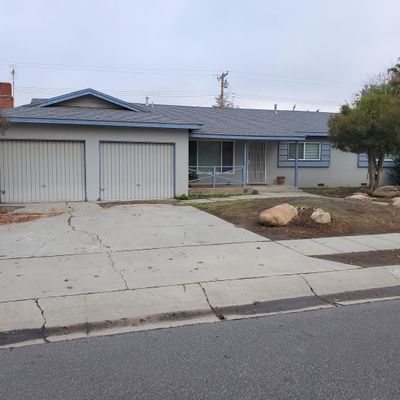 384 E Gail Ave, Tulare, CA 93274