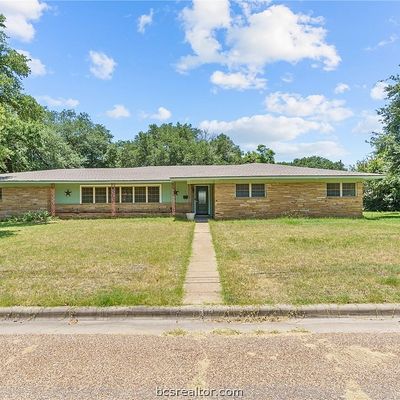 510 Calvert St, Hearne, TX 77859