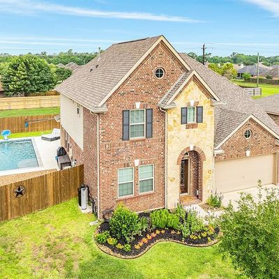 701 Burr Oak, Clute, TX 77531