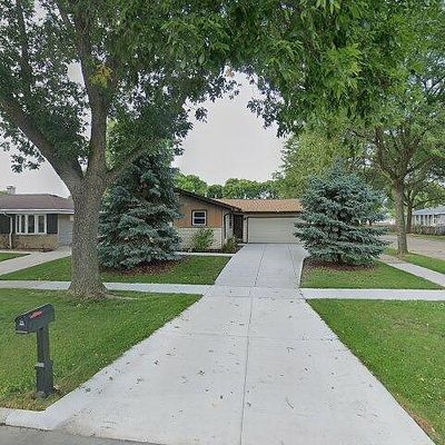 8006 W Denver Ave, Milwaukee, WI 53223