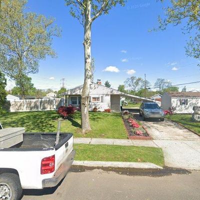 1 Dewberry Ln, Levittown, PA 19055