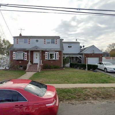 10 June St, Lindenhurst, NY 11757