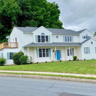 101 W Morlatton Rd, Douglassville, PA 19518